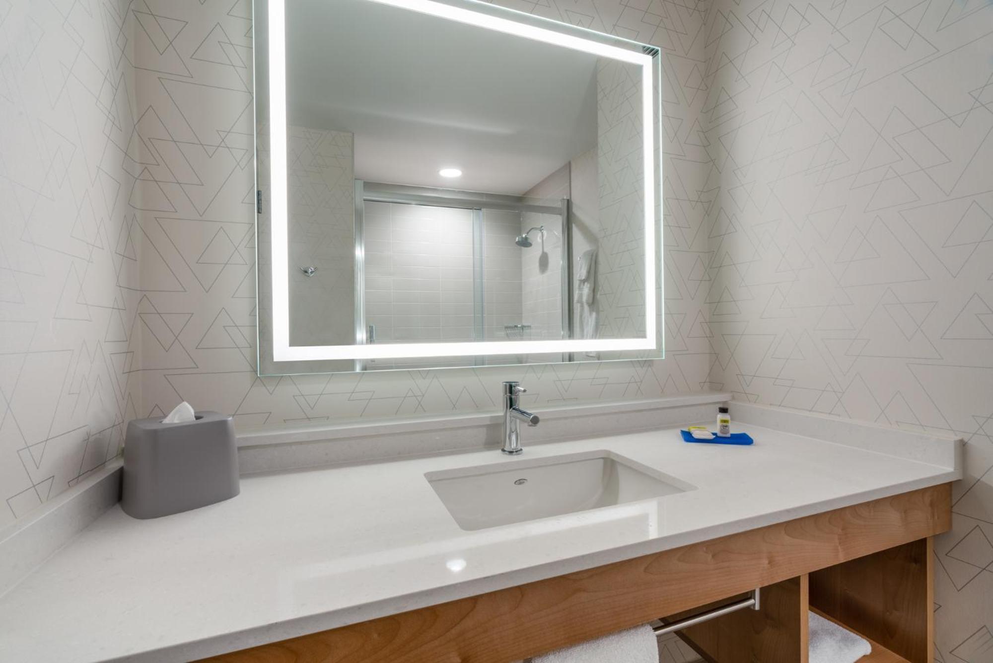 Hotel Express & Vaughan-southwest By Ihg 3*