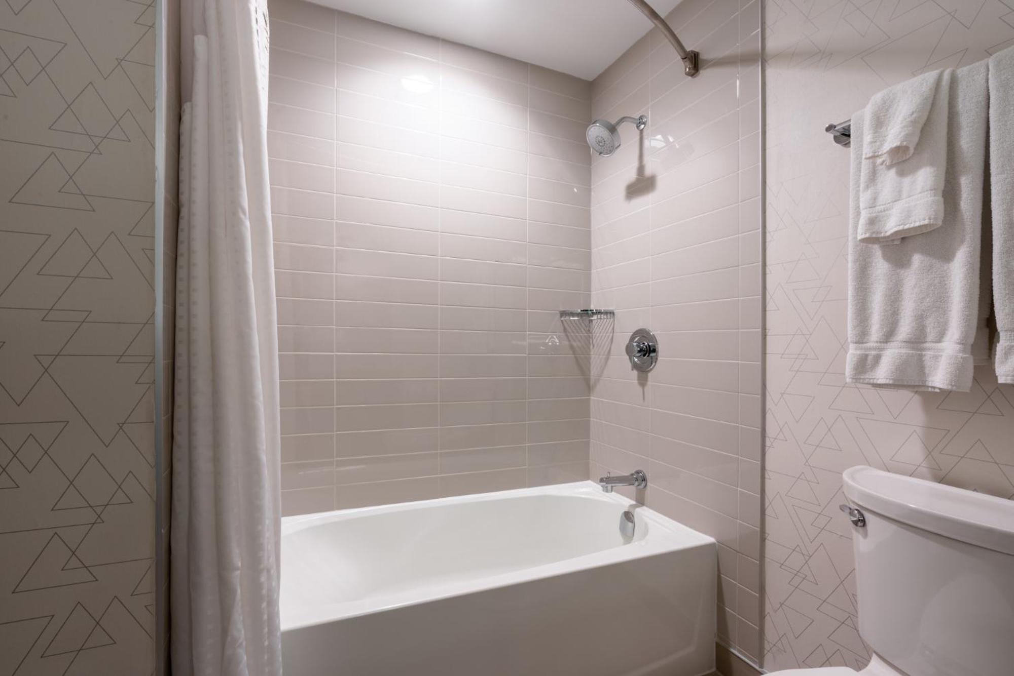 Express & Vaughan-southwest By Ihg Hotel